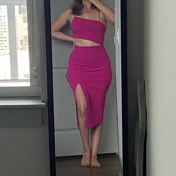 Lulu’s Pink Fuchsia Asymmetrical Cutout Midi Medium Dress Bachelorette 💕 - Picture 4 of 7